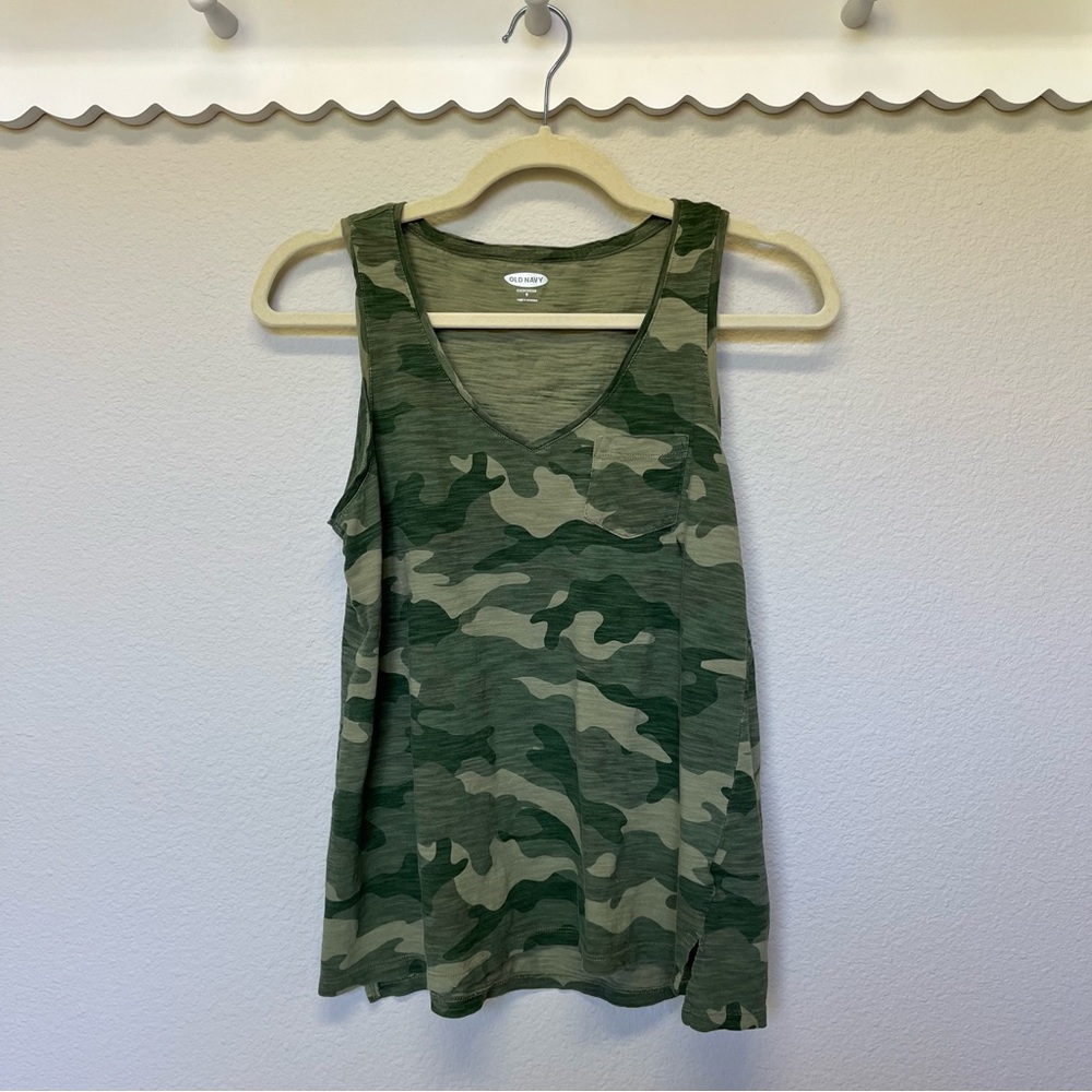 Old Navy Camo V-Neck Tank Top